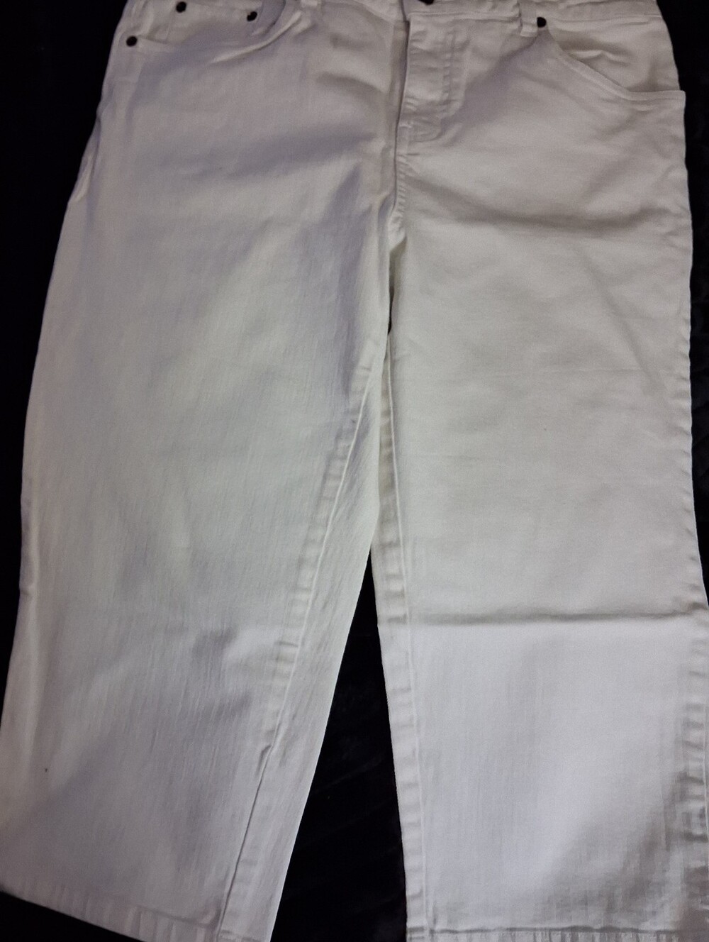 Bill Blass Crisp White Cropped Stretch Cropped Jeans